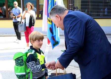 SPREJEM PRVOŠOLČKOV CERKNICA 19 FOTO LJUBO VUKELIČ